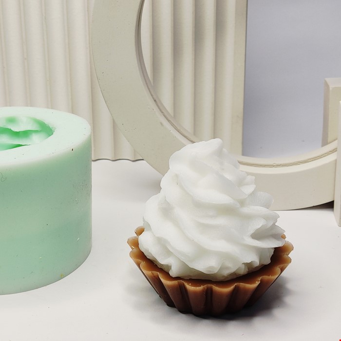 قالب کیک خامه ای